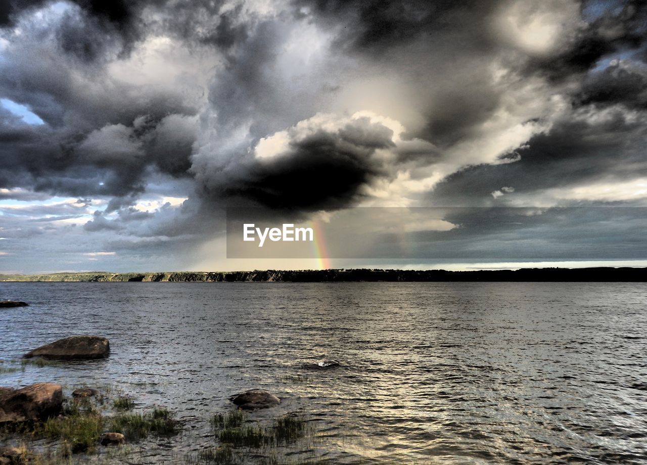 SCENIC VIEW OF SEA AGAINST DRAMATIC SKY