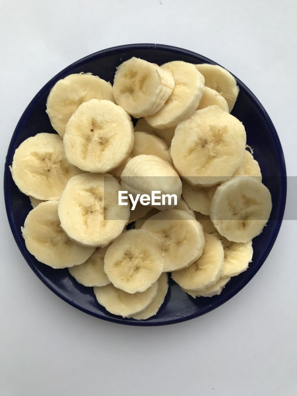 HIGH ANGLE VIEW OF FRUITS IN BOWL