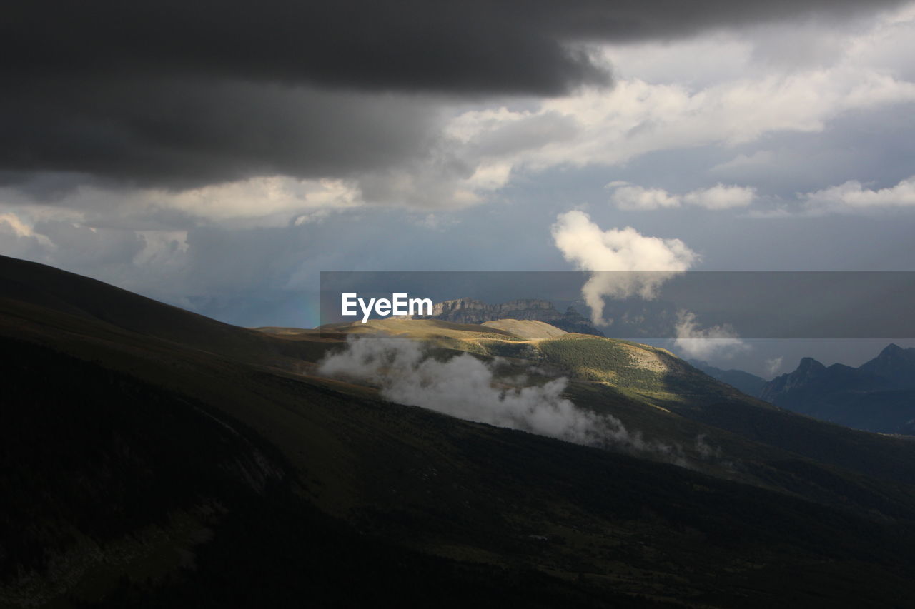 Panoramic view of the mountains of the monte perdido national park