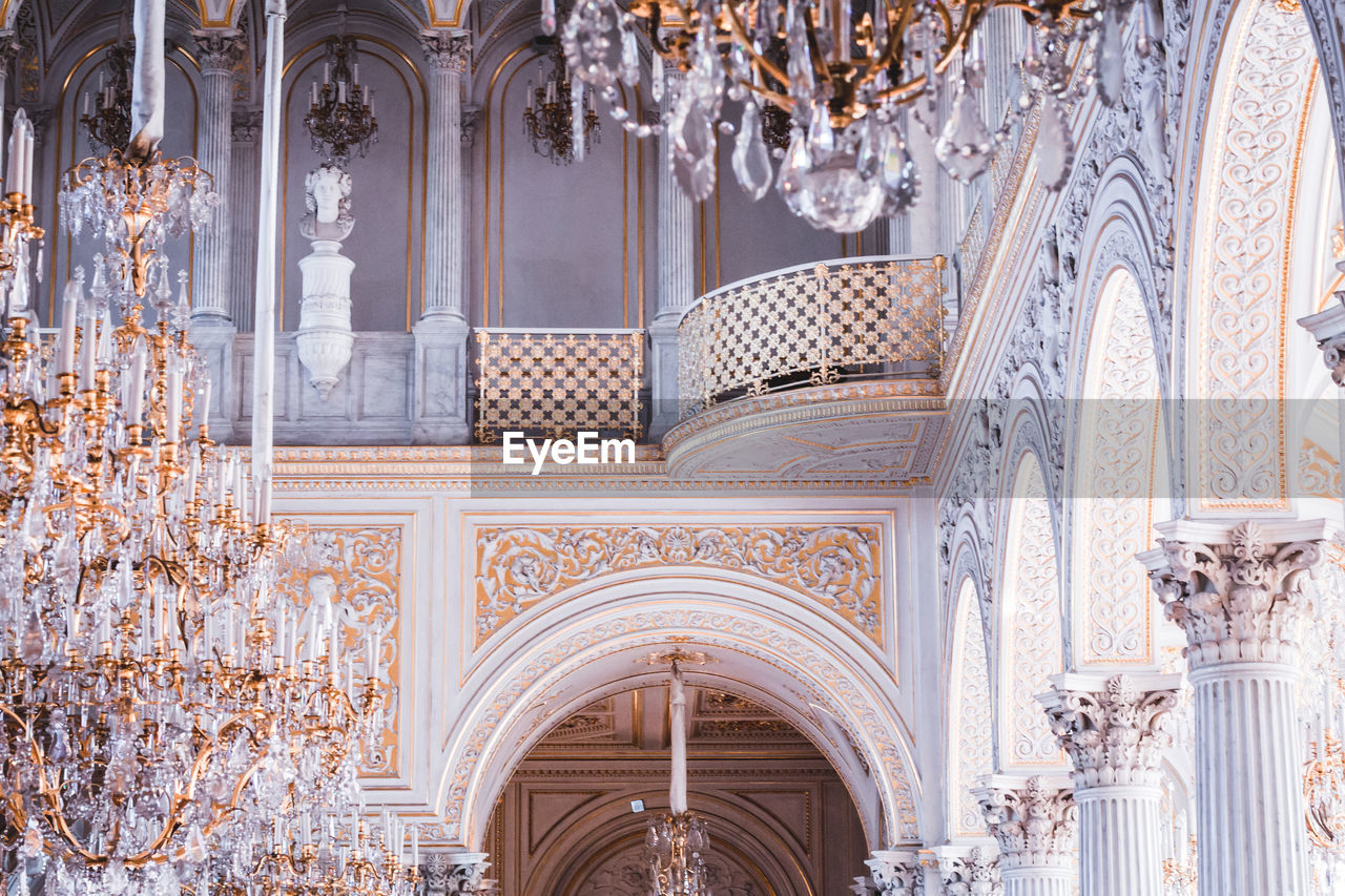 LOW ANGLE VIEW OF CHANDELIER IN BUILDING