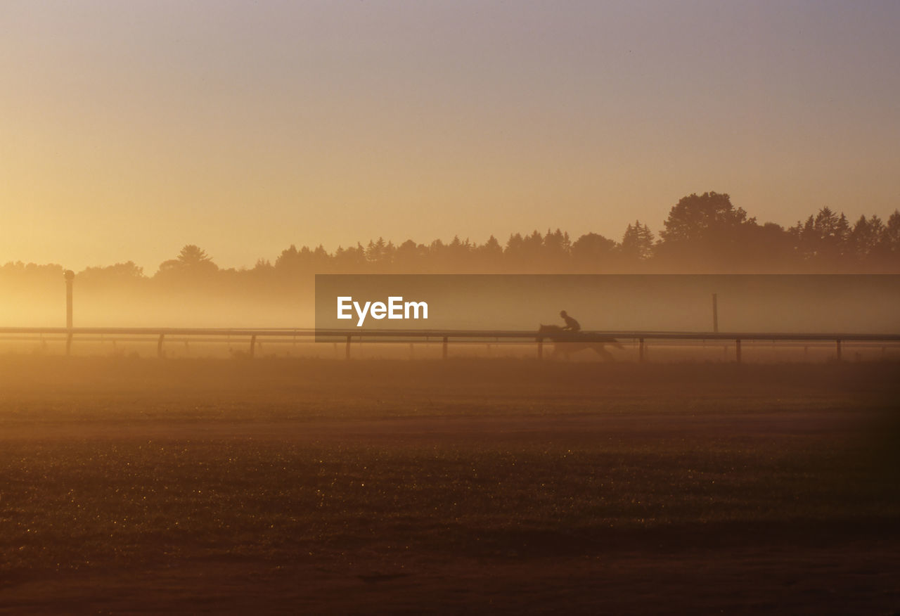 SCENIC VIEW OF FIELD AGAINST SKY DURING SUNSET