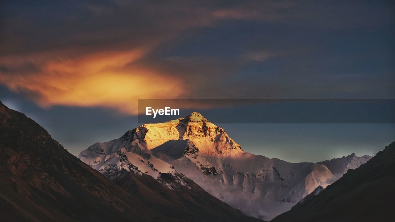 Mount everest sunset