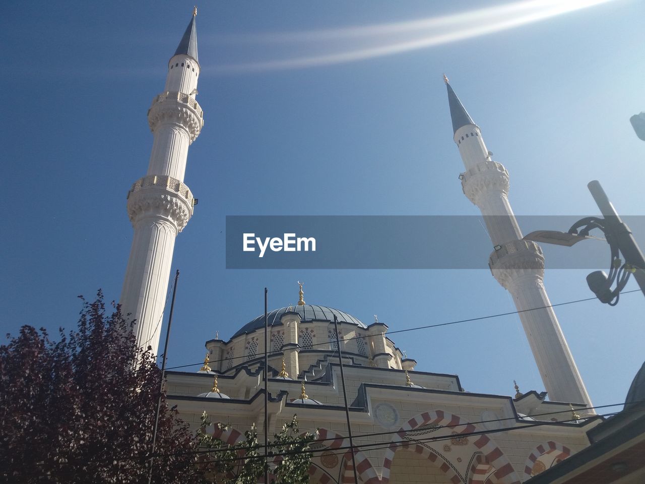 LOW ANGLE VIEW OF CATHEDRAL AGAINST SKY