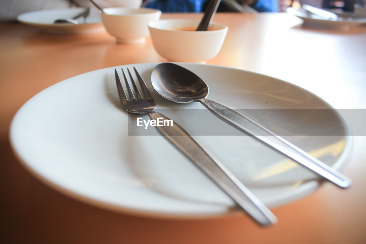 HIGH ANGLE VIEW OF COFFEE CUP AND SPOON ON TABLE