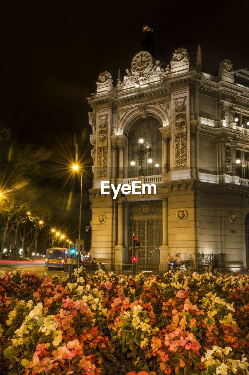 VIEW OF ILLUMINATED BUILDING AT NIGHT