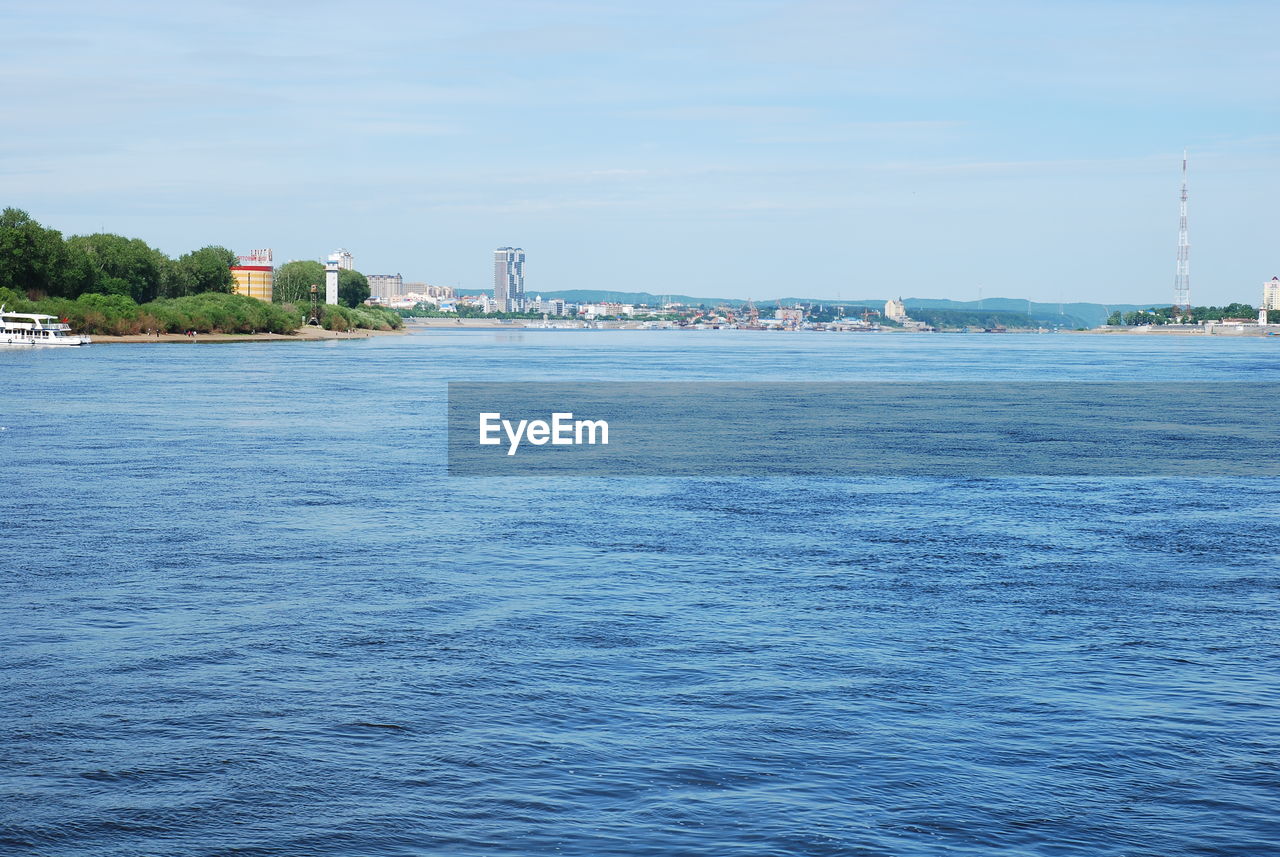 SCENIC VIEW OF SEA AGAINST SKY IN CITY