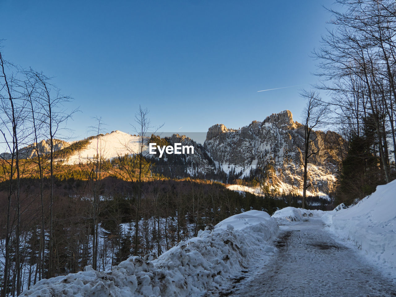 Winter afternoon at the snowcovered laudachsee