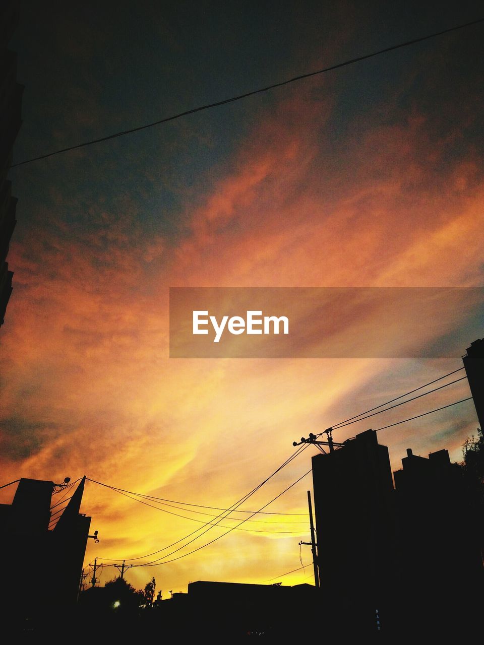 LOW ANGLE VIEW OF SILHOUETTE BUILDINGS AGAINST SKY DURING SUNSET