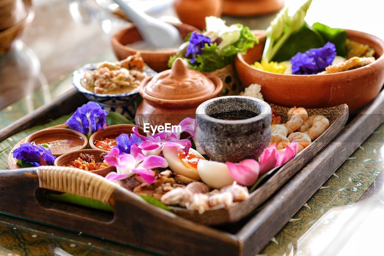CLOSE-UP OF FOOD AND FLOWERS IN BOWL