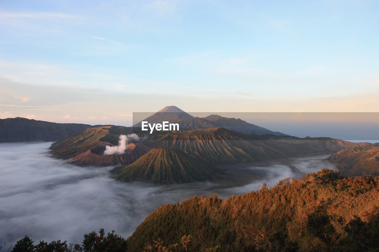 SCENIC VIEW OF LANDSCAPE AGAINST SKY DURING SUNSET