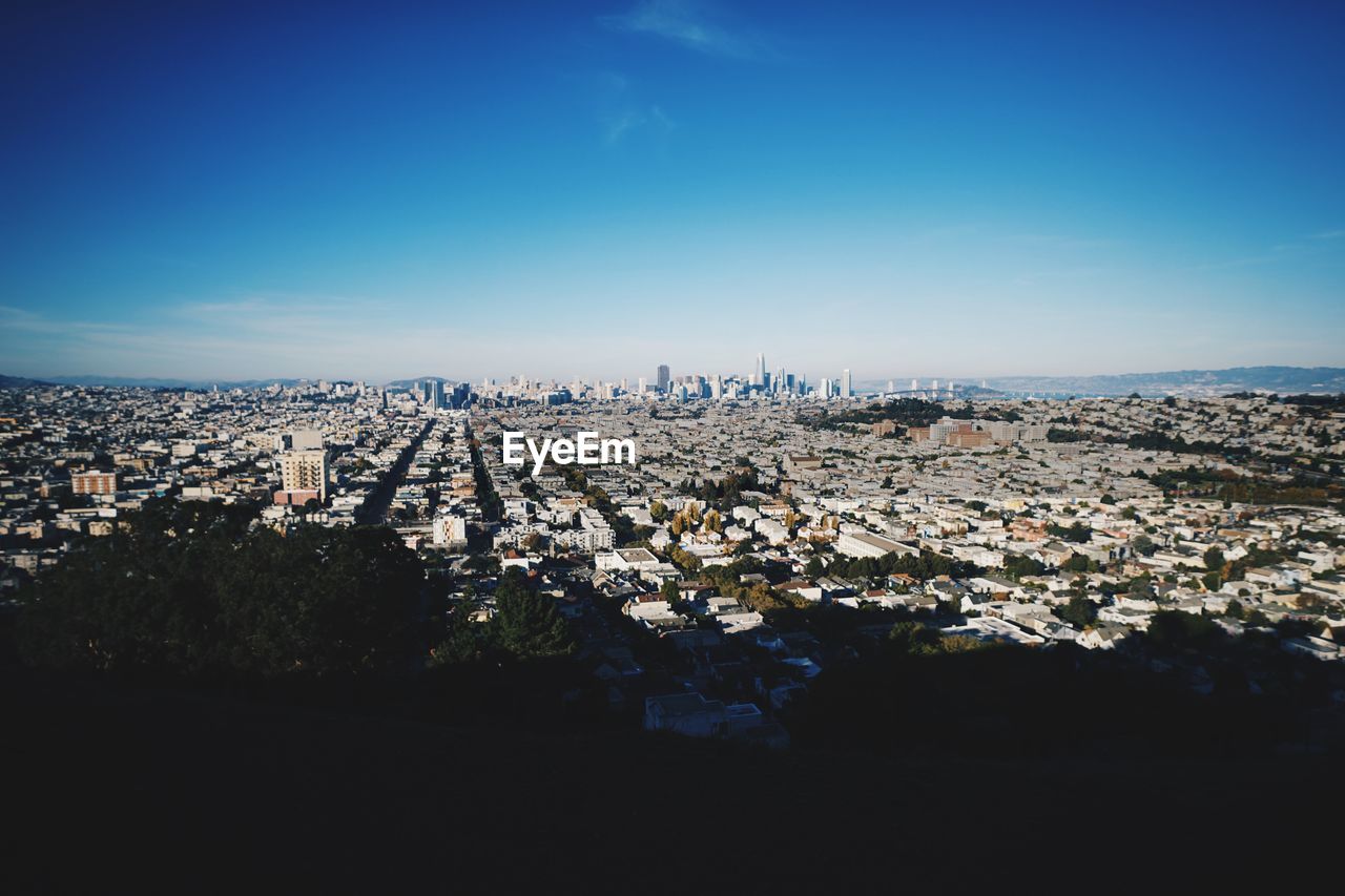 HIGH ANGLE VIEW OF BUILDINGS AGAINST SKY