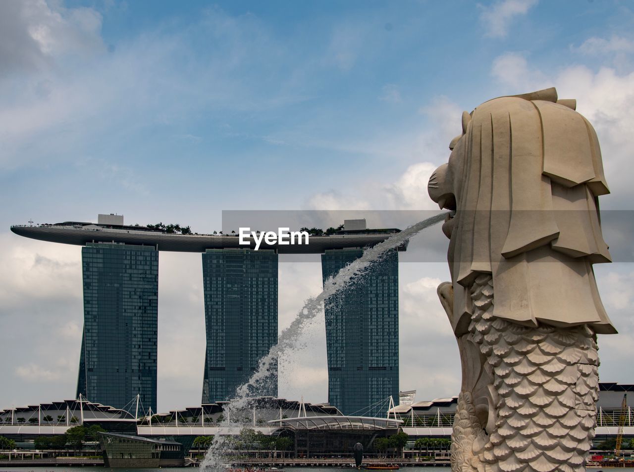 LOW ANGLE VIEW OF MODERN SCULPTURE AGAINST BUILDINGS