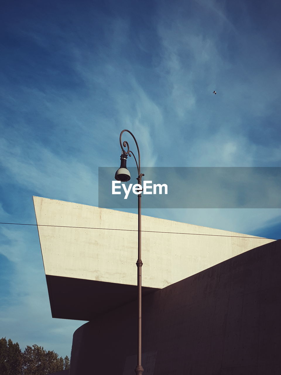 LOW ANGLE VIEW OF STREET LIGHT AGAINST WALL