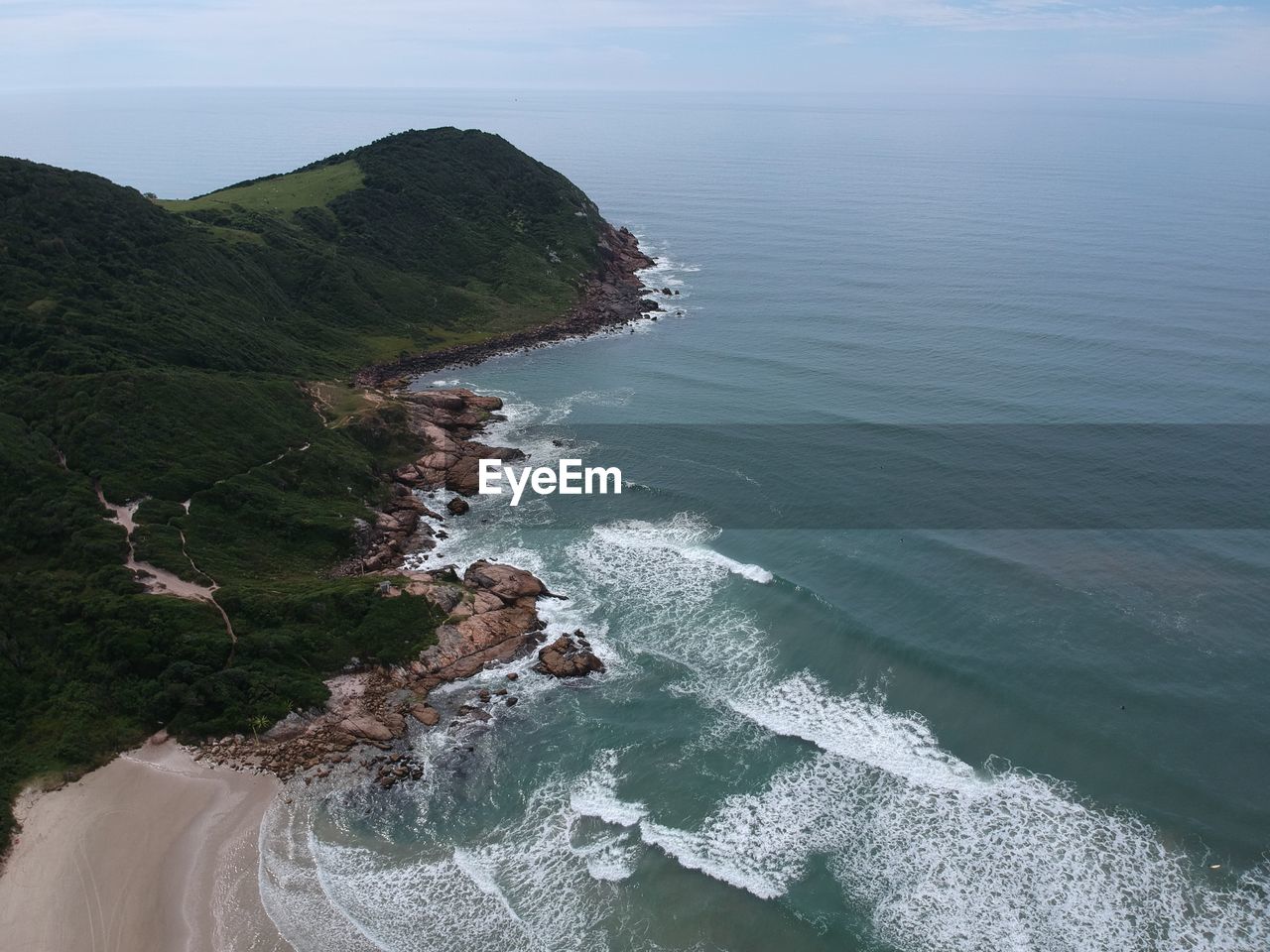 HIGH ANGLE VIEW OF SEA AND MOUNTAIN AGAINST SKY