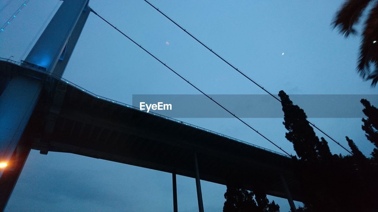 LOW ANGLE VIEW OF CABLES AGAINST CLEAR SKY
