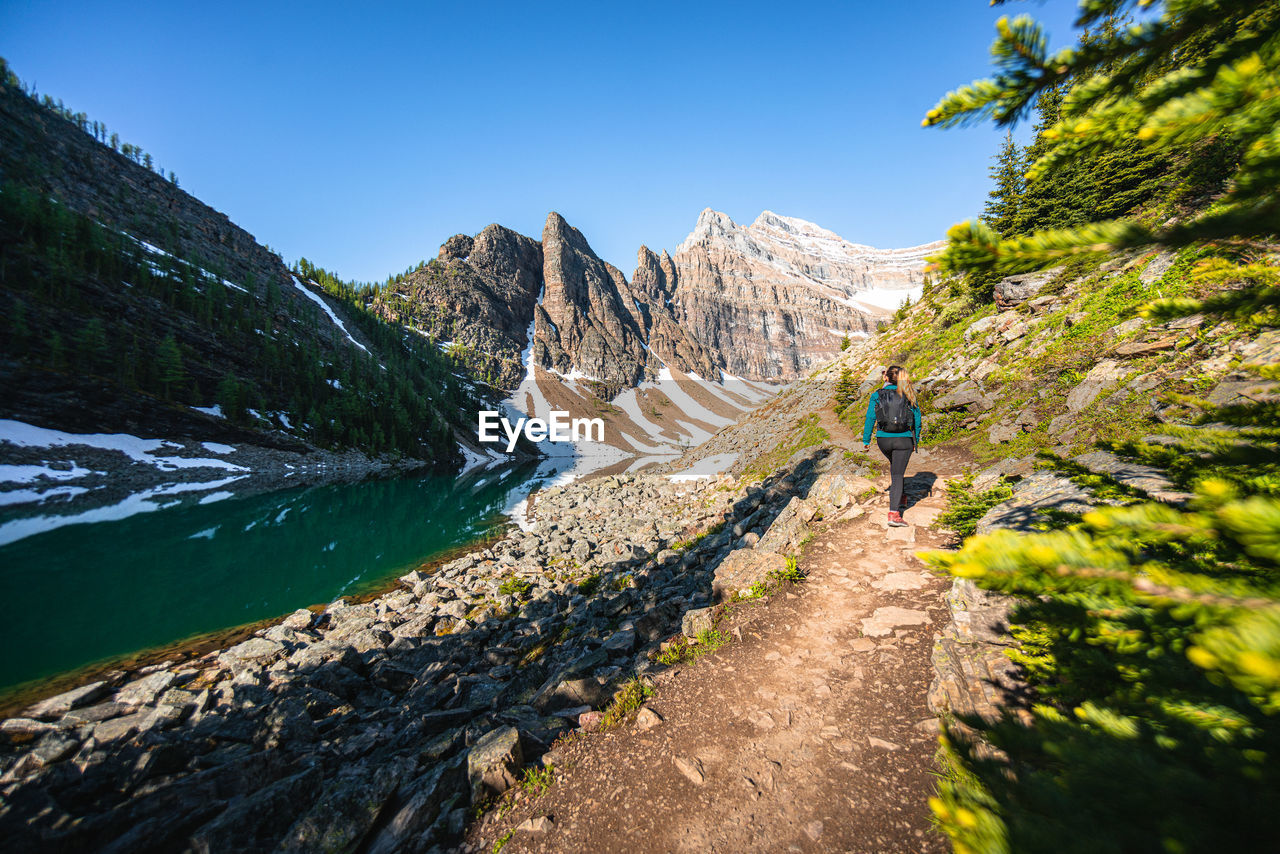 Hiking along lake agnes high above the canadian rockies in lake louise