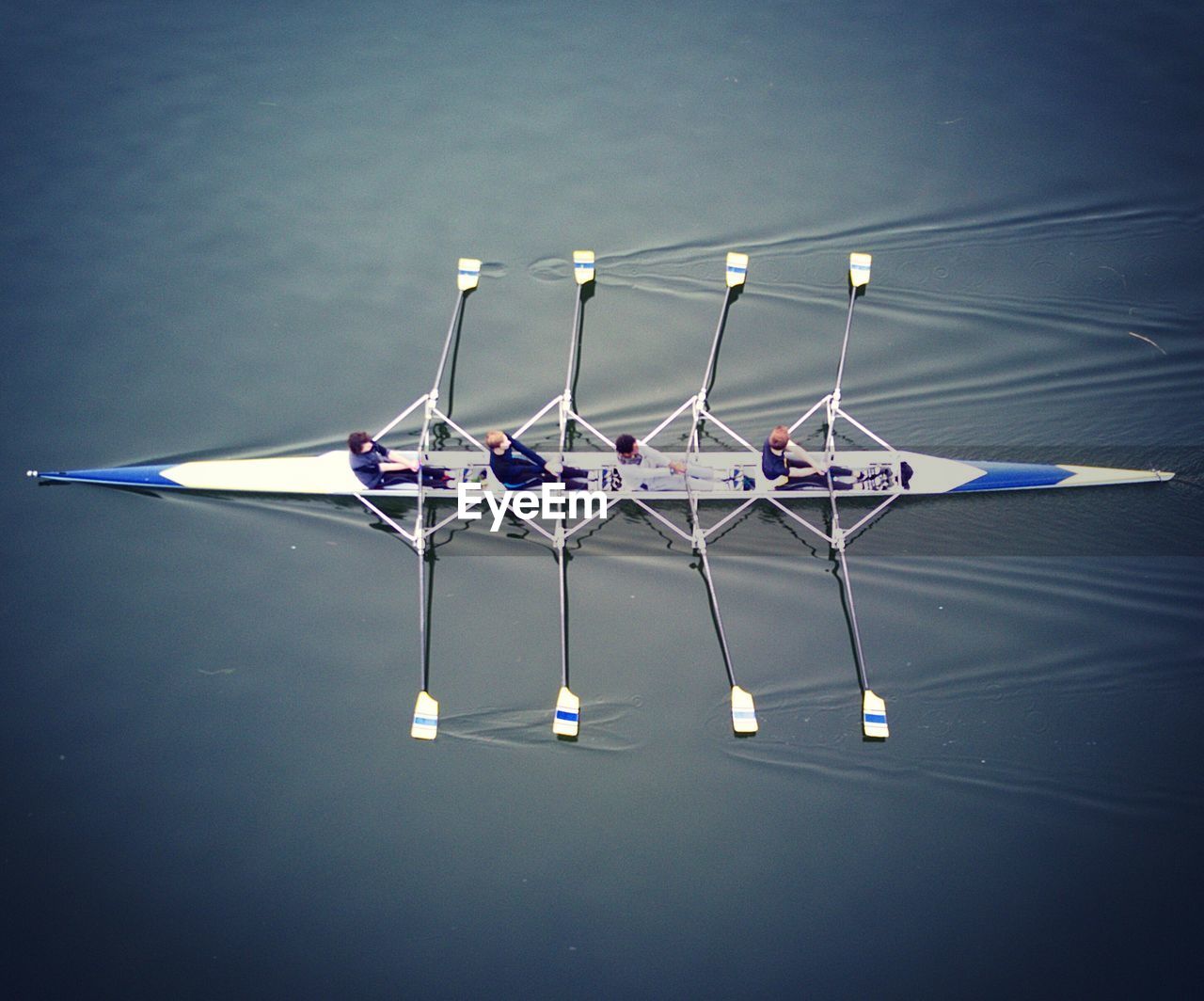 CLOSE-UP OF CHAIN ON METAL STRUCTURE