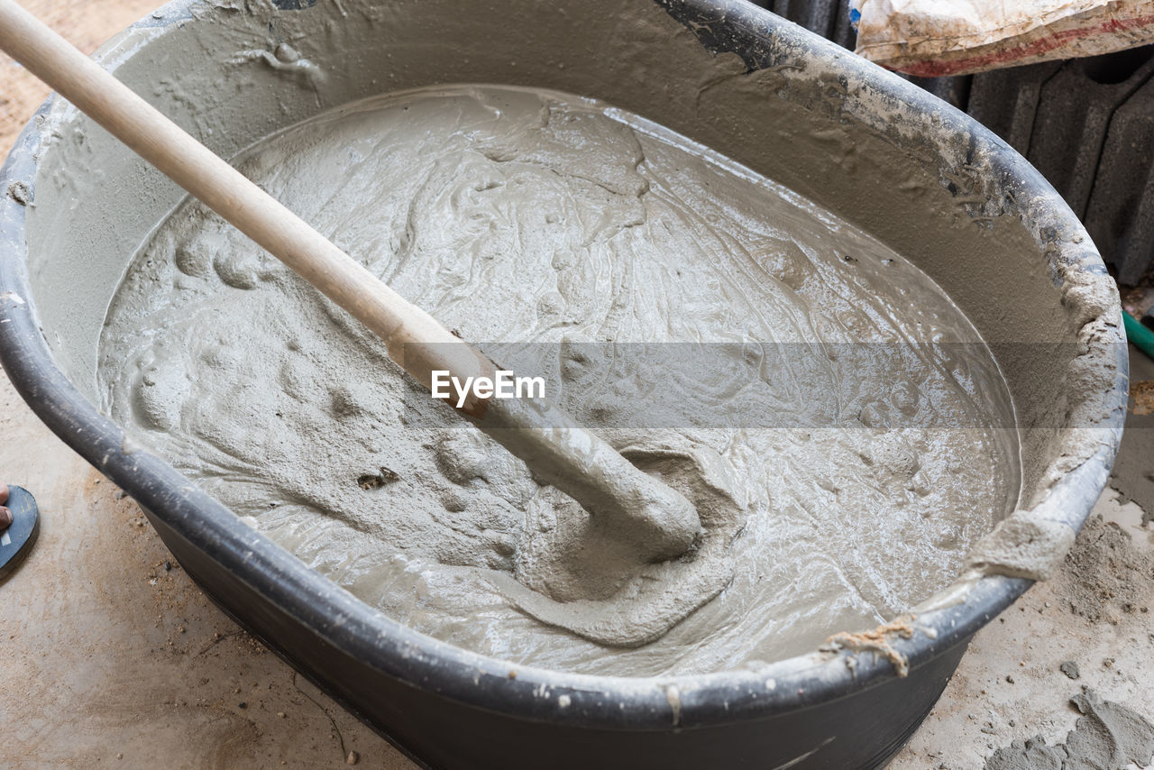 HIGH ANGLE VIEW OF BREAD IN BOWL