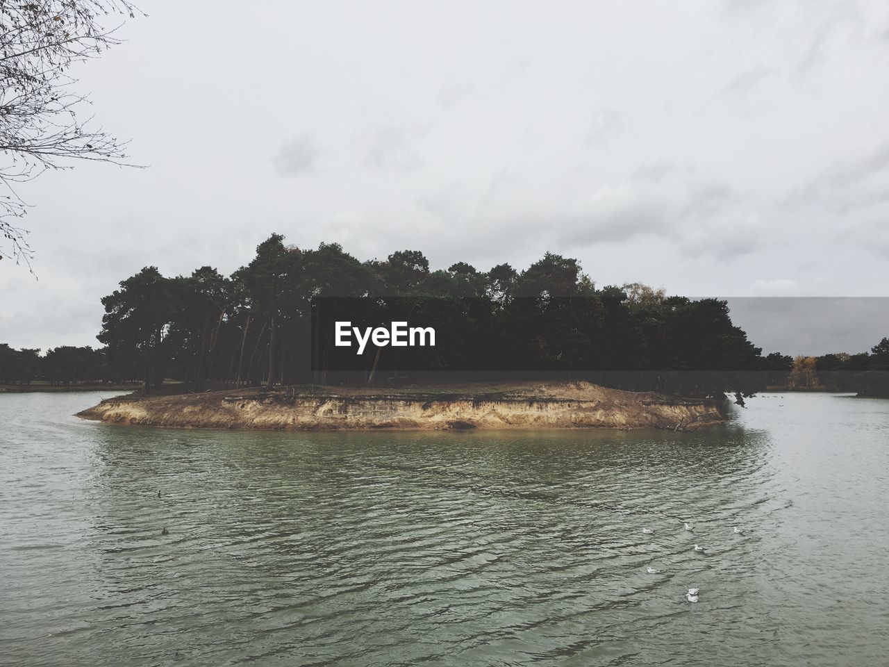 SCENIC VIEW OF RIVER AGAINST SKY