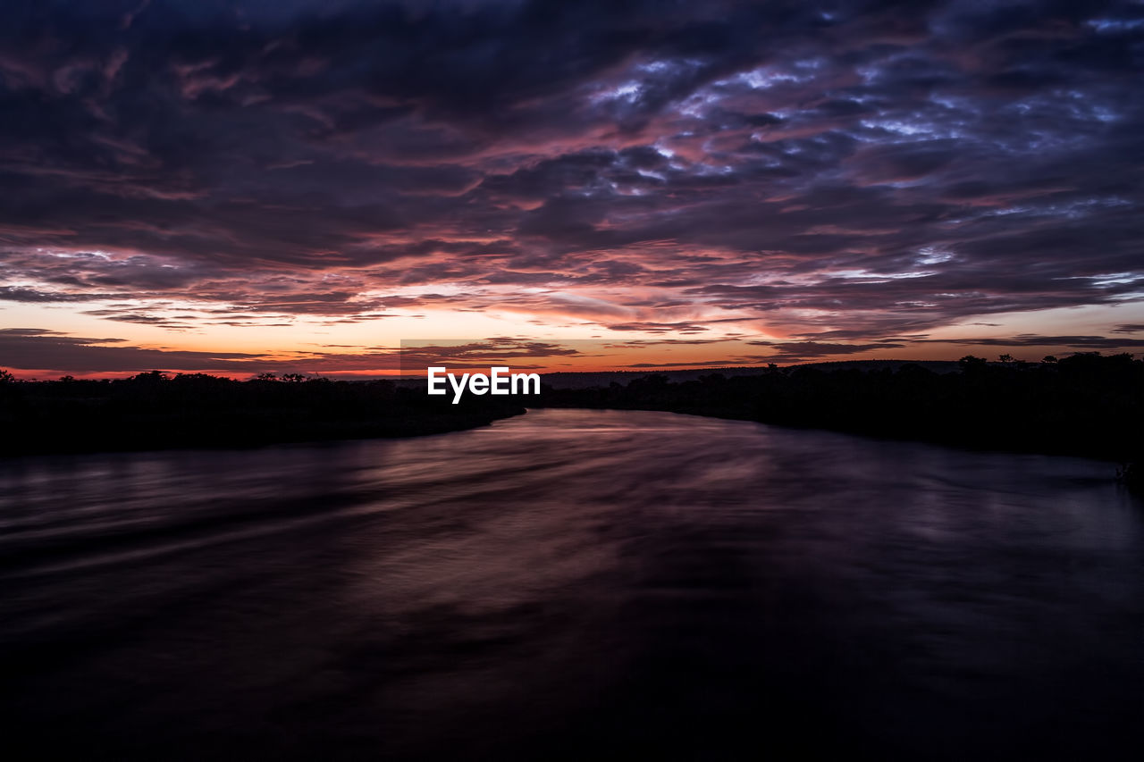 SCENIC VIEW OF LANDSCAPE AGAINST DRAMATIC SKY