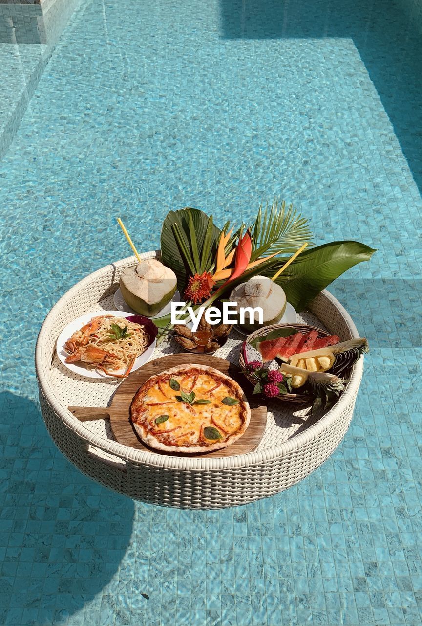 HIGH ANGLE VIEW OF FRUIT SALAD ON TABLE