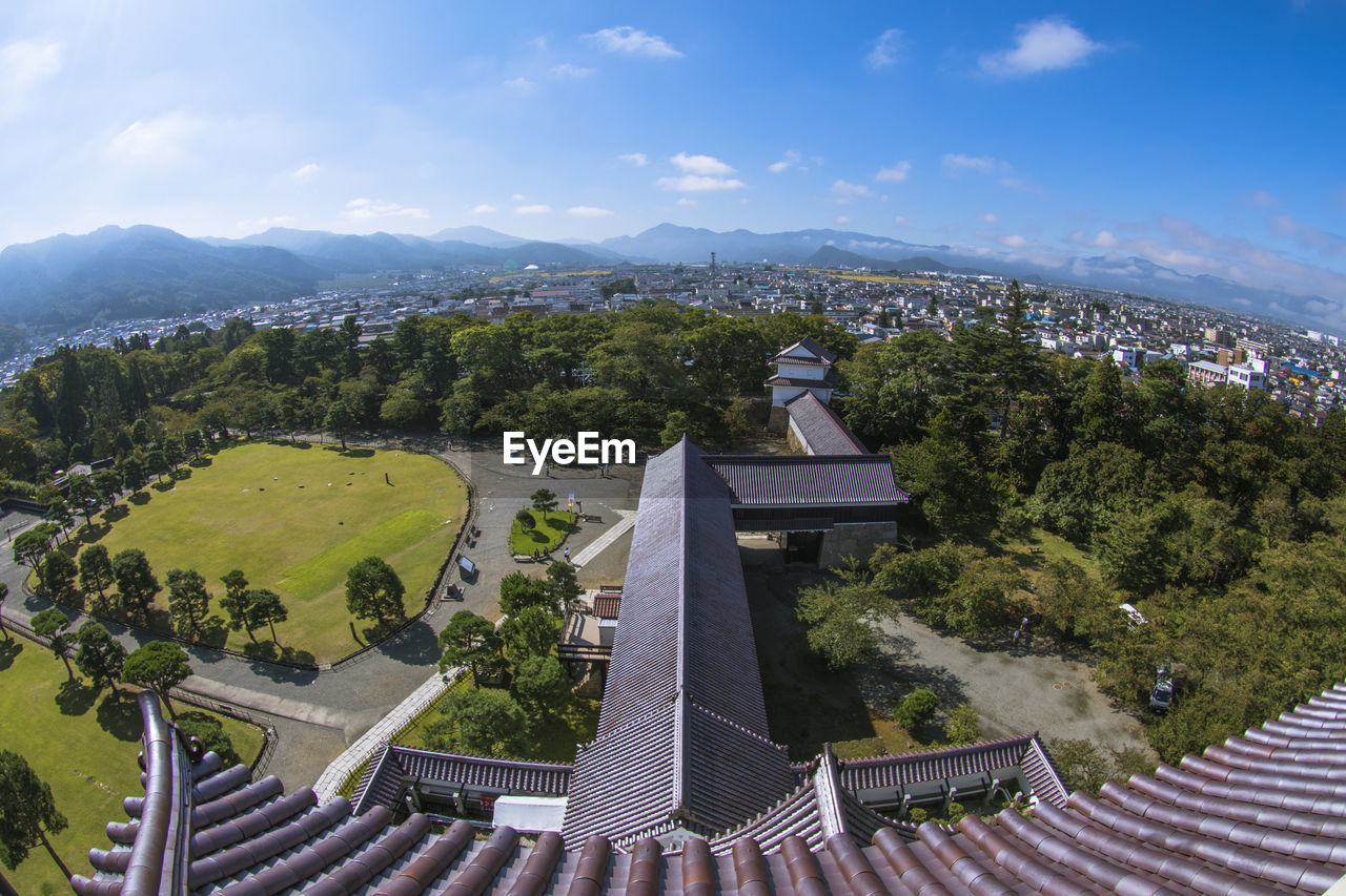 HIGH ANGLE VIEW OF HISTORICAL BUILDING AGAINST SKY