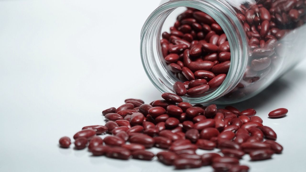 CLOSE-UP OF RASPBERRIES IN JAR