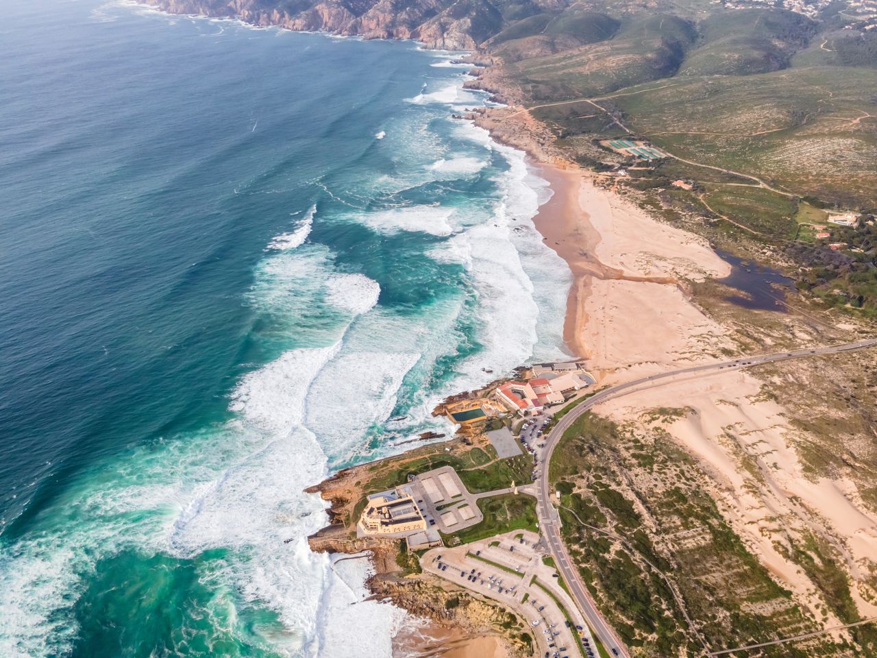 HIGH ANGLE VIEW OF SEA