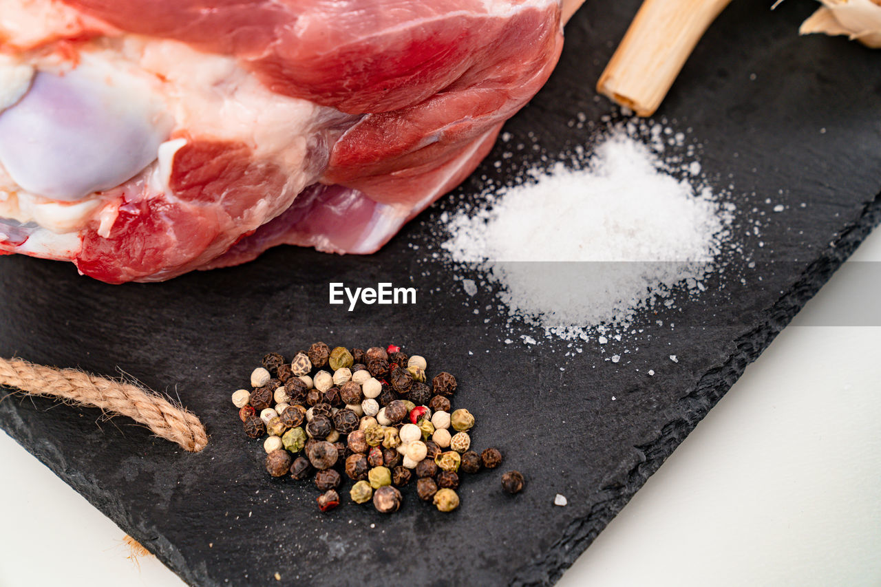 HIGH ANGLE VIEW OF MEAT IN KITCHEN