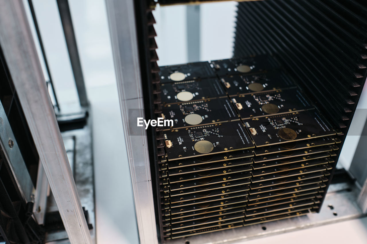 Motherboard assembly in a bracket