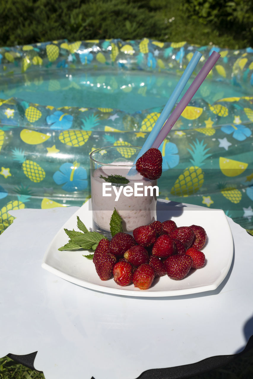 CLOSE-UP OF STRAWBERRIES IN GLASS