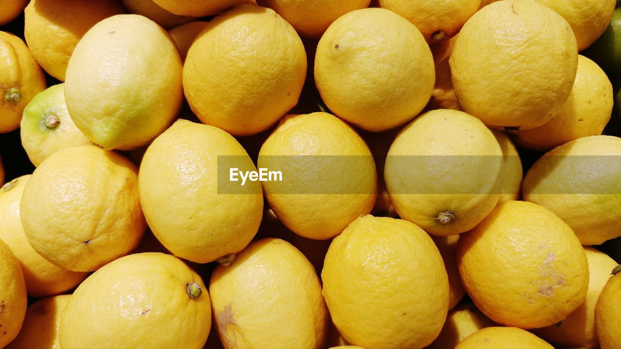 FULL FRAME SHOT OF FRUITS