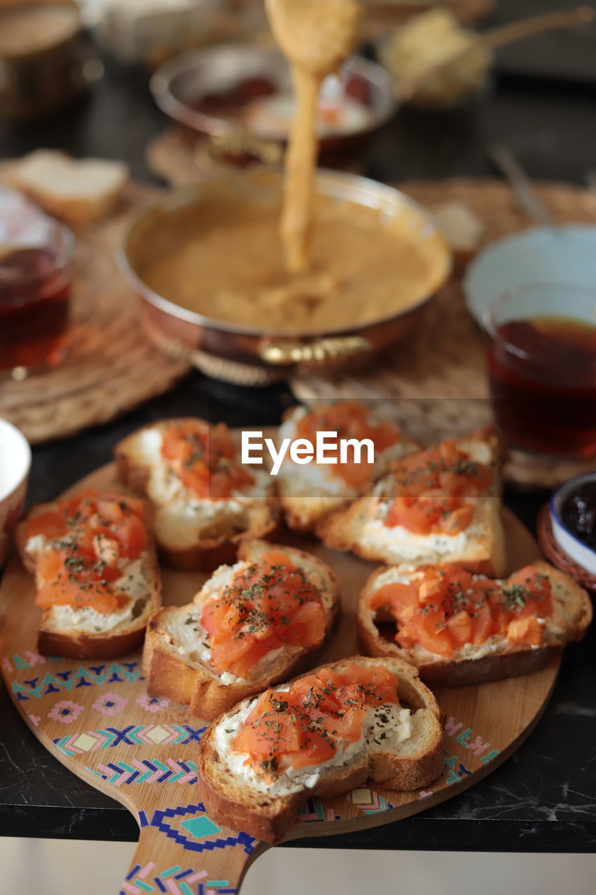 HIGH ANGLE VIEW OF SEAFOOD SERVED IN PLATE