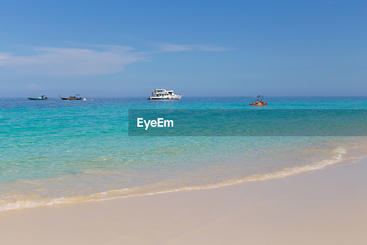 SCENIC VIEW OF SAILBOATS IN SEA AGAINST SKY