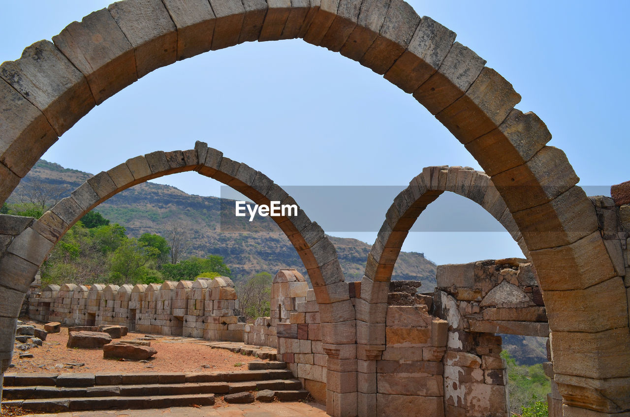 VIEW OF OLD RUINS AGAINST SKY