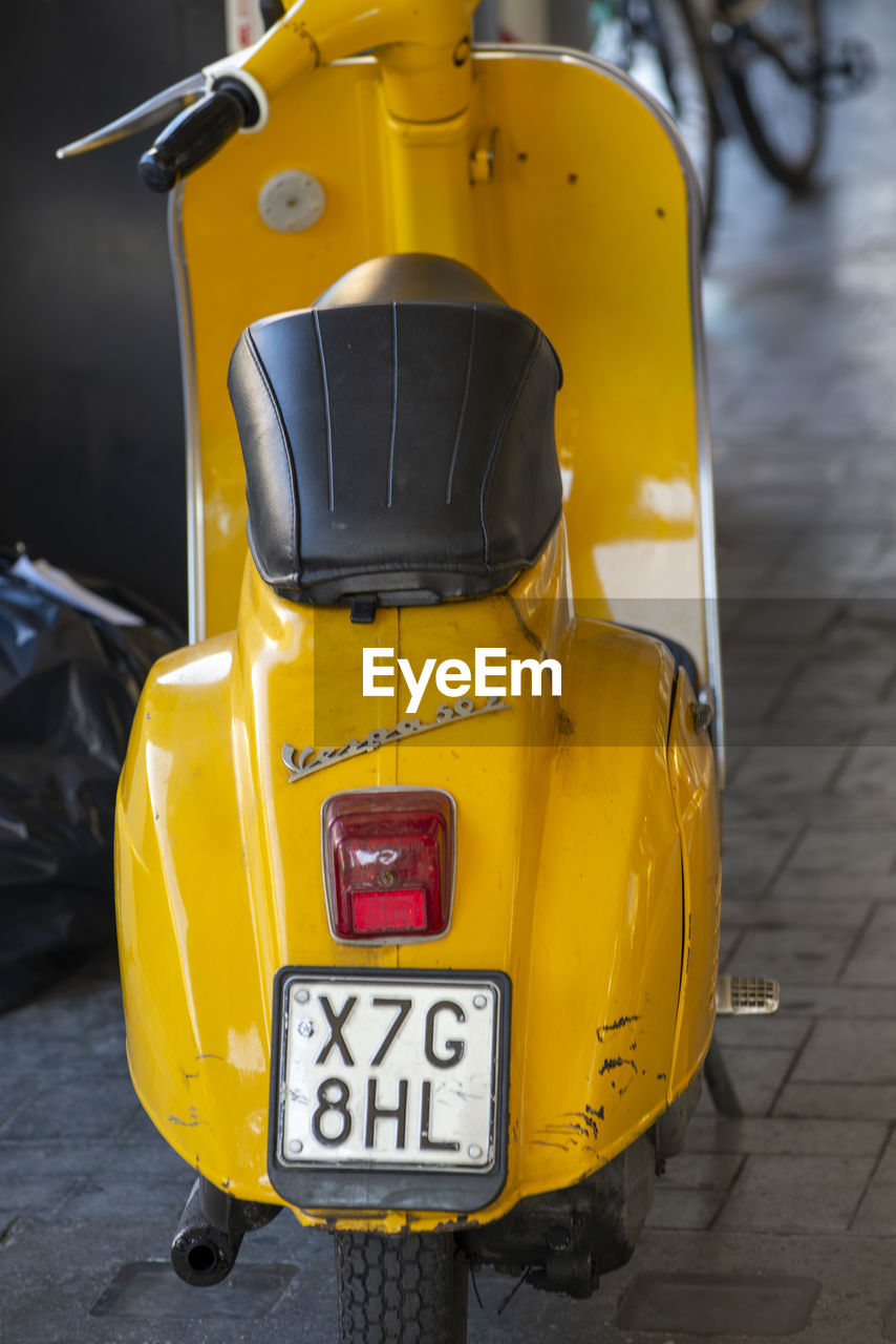 CLOSE-UP OF YELLOW SIGN ON CAR