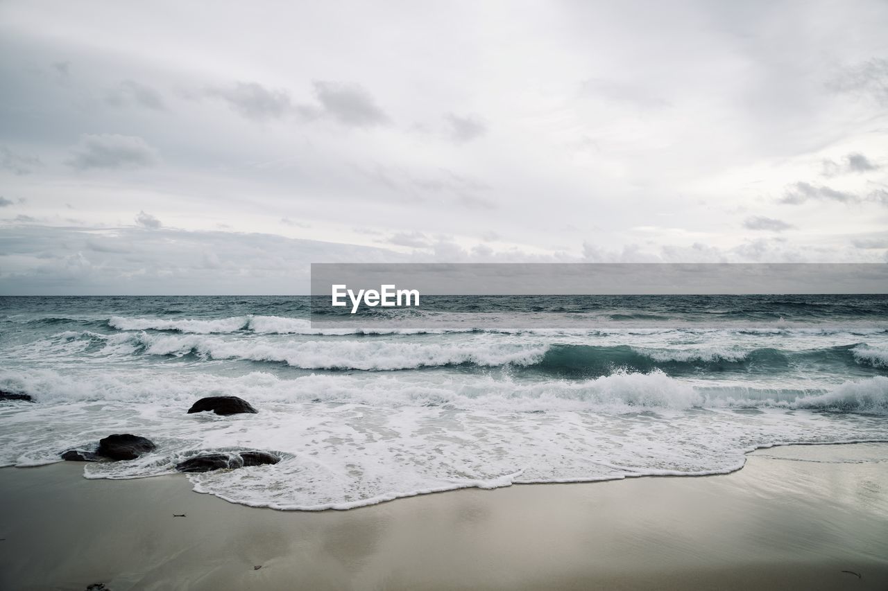 SCENIC VIEW OF SEA WAVES AGAINST SKY