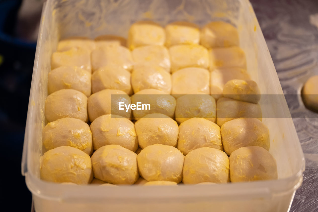 HIGH ANGLE VIEW OF BREAD IN CONTAINER