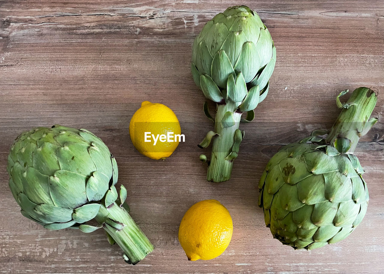 Artichokes and lemons 