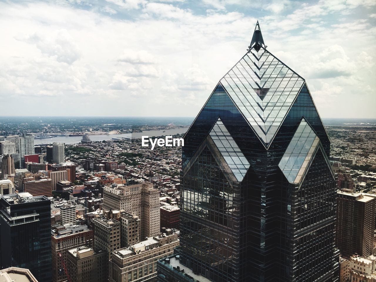 SKYSCRAPERS IN CITY AGAINST CLOUDY SKY