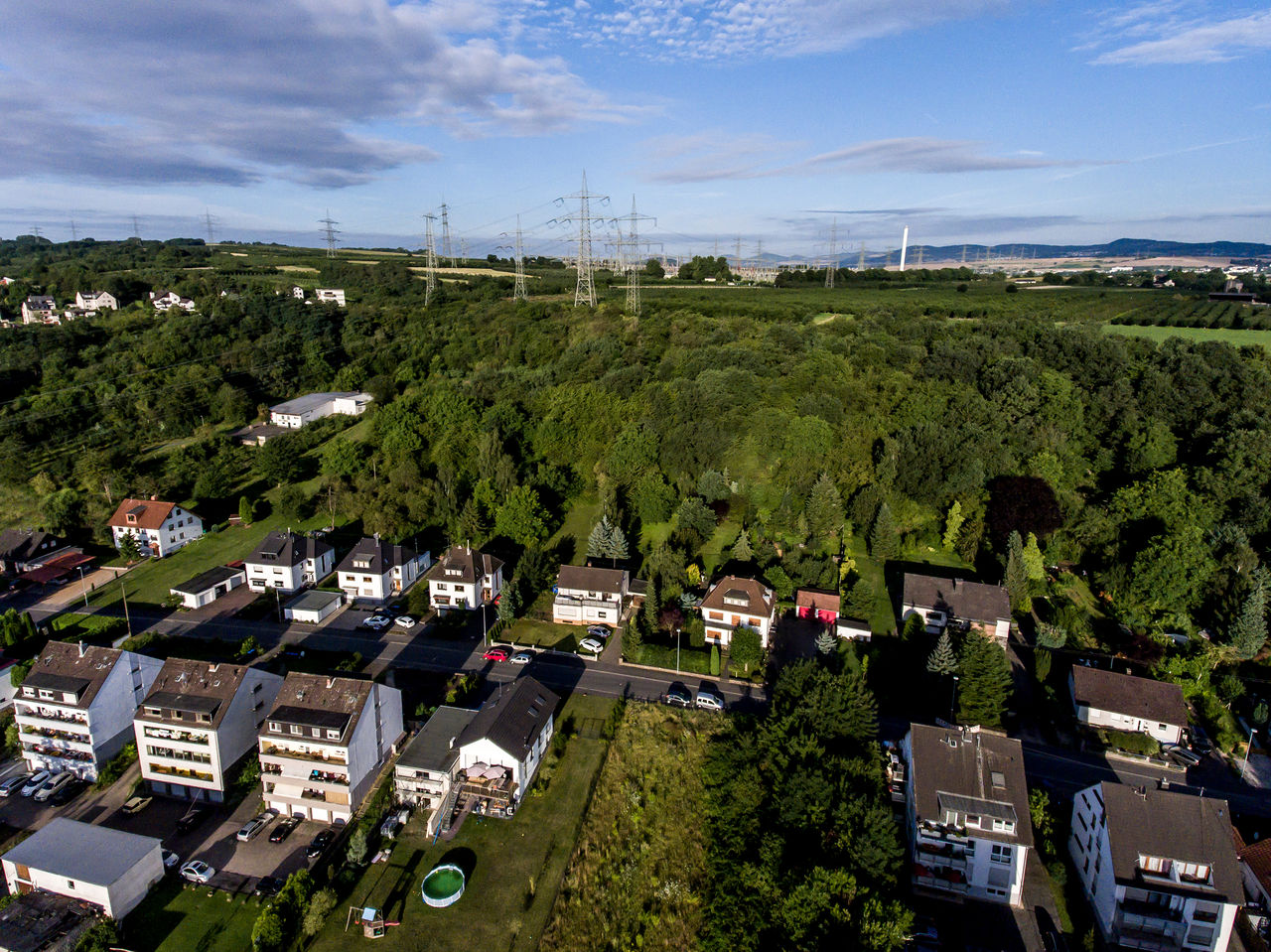 HIGH ANGLE VIEW OF BUILDINGS AGAINST SKY