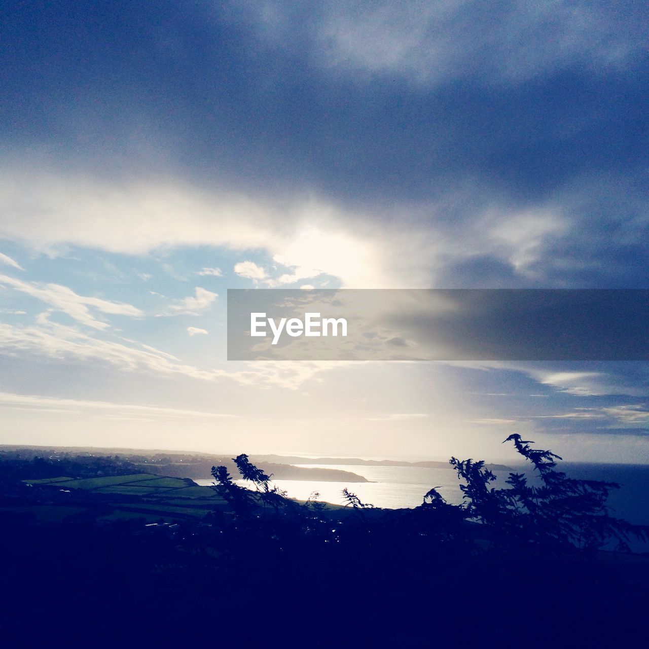 VIEW OF SEA AGAINST CLOUDY SKY