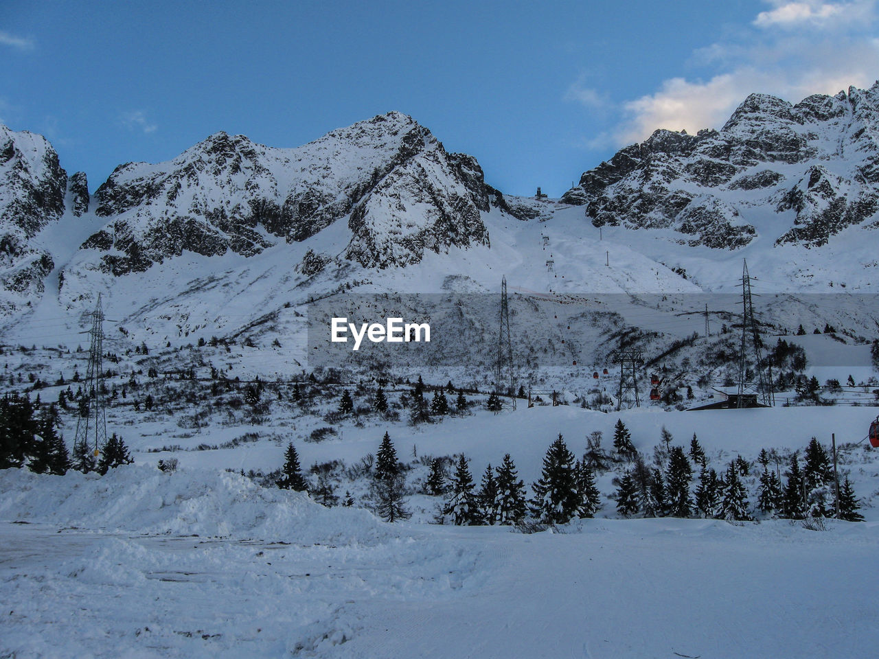 SNOWCAPPED MOUNTAINS AGAINST SKY