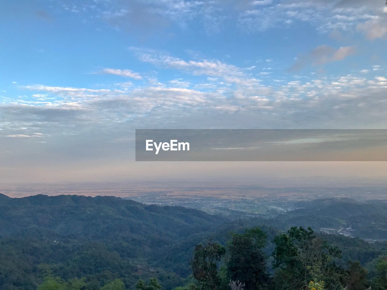 SCENIC VIEW OF LANDSCAPE AND MOUNTAINS AGAINST SKY