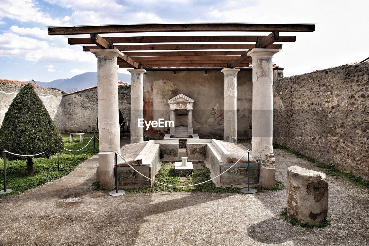 VIEW OF OLD RUINS AGAINST SKY