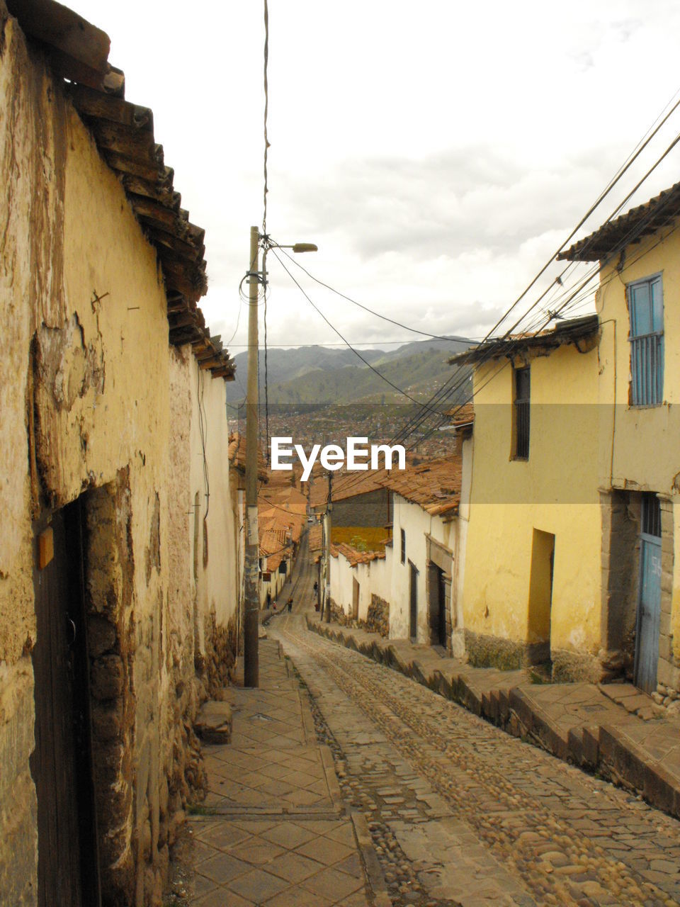 VIEW OF NARROW ALLEY