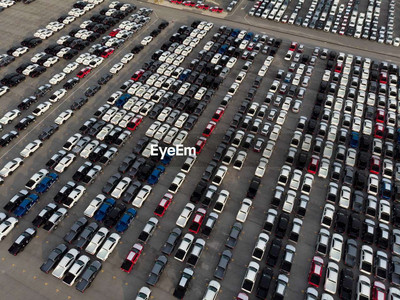HIGH ANGLE VIEW OF PARKING LOT IN CITY
