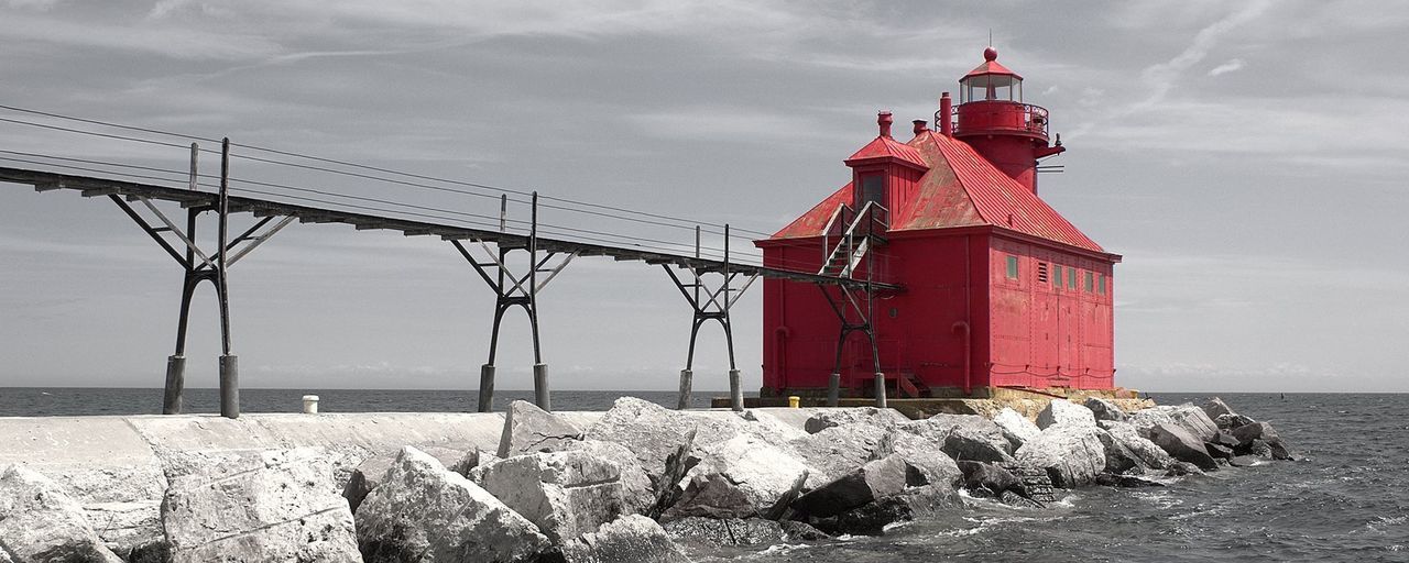 VIEW OF LIGHTHOUSE ON SHORE