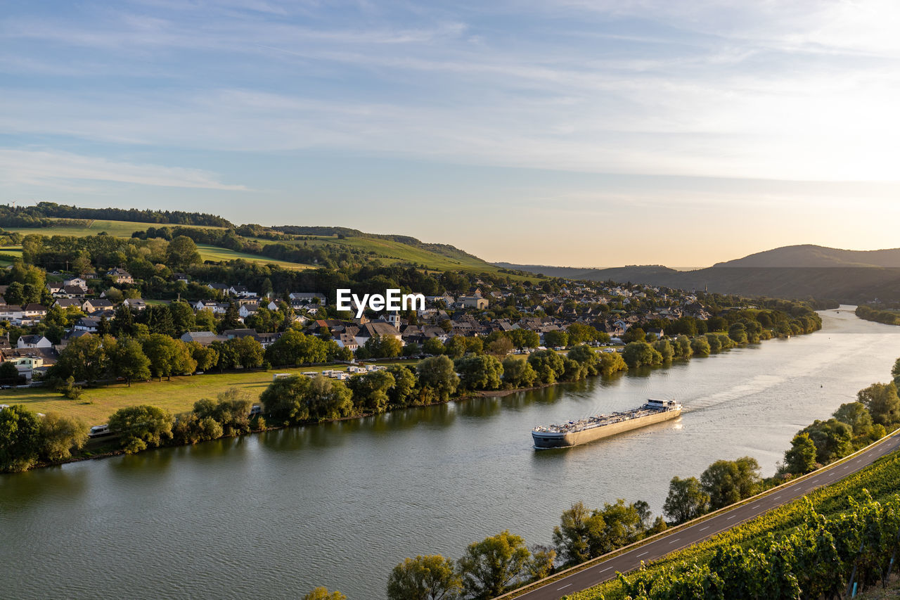 Panoramic view of the moselle valley with the wine village brauneberg in the background