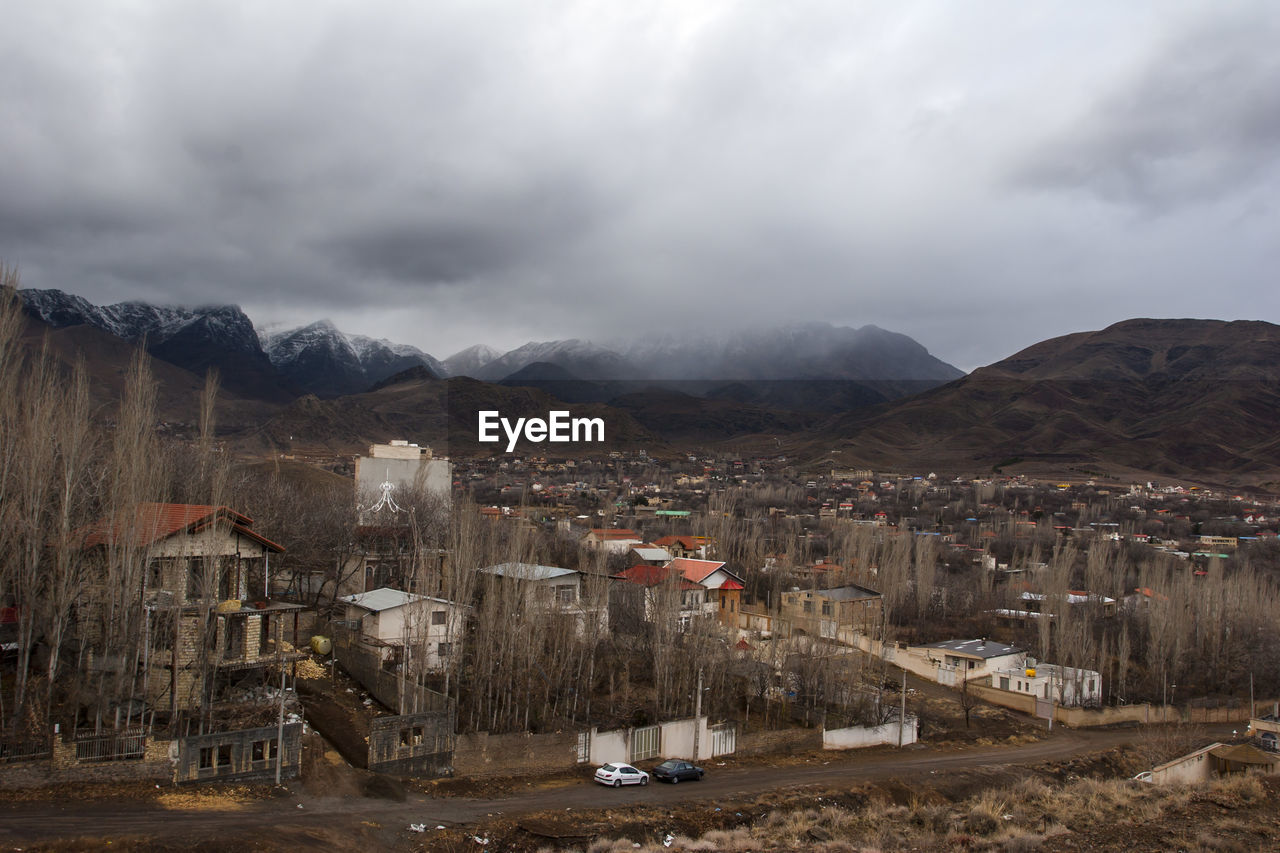 PANORAMIC VIEW OF BUILDINGS IN CITY